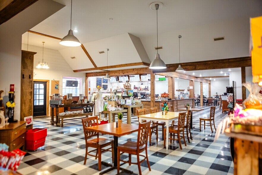 More Photos Of 2015 N Missouri St, Macon Restaurant For Sale