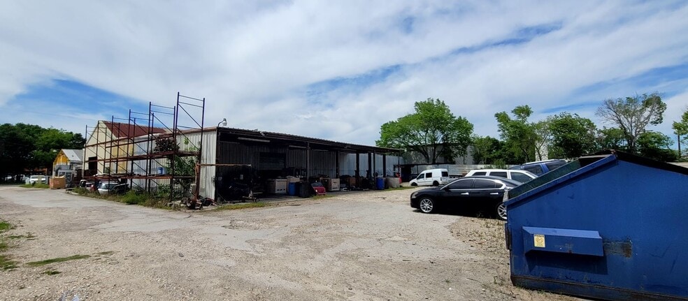 More Photos Of 6310 N Shepherd Dr, Houston Auto Salvage Facility For Sale
