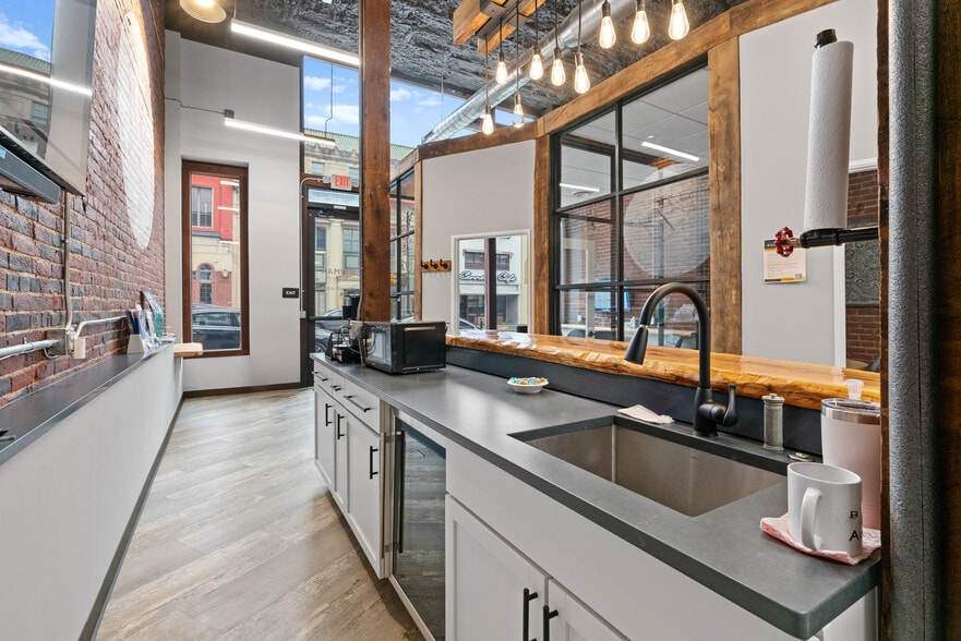 More Photos Of 251 S Main St, Butler Storefront Retail Office For Lease