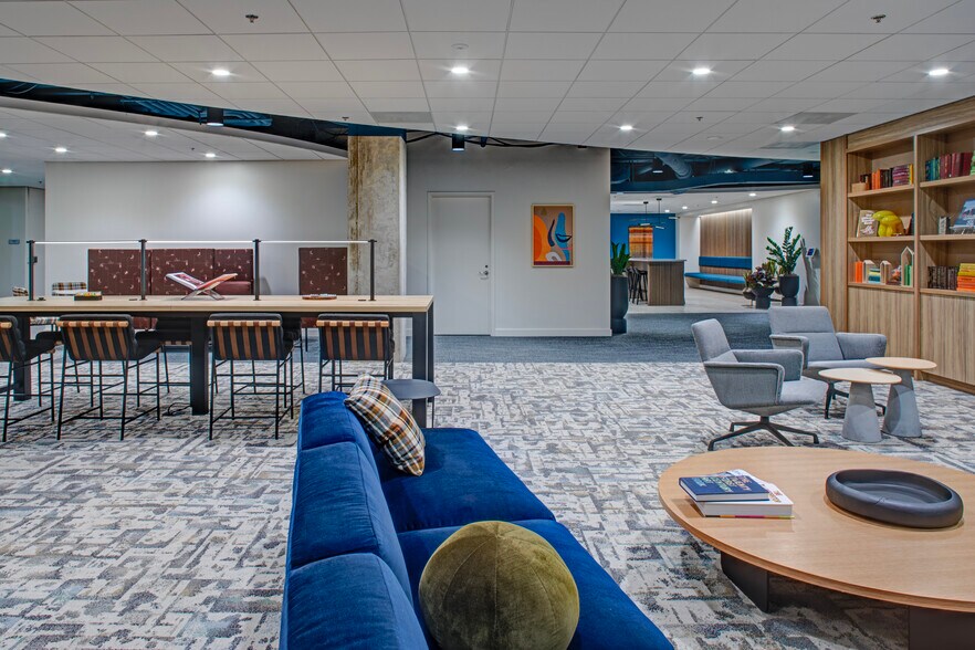 More Photos Of 100 Light St, Baltimore Office For Lease