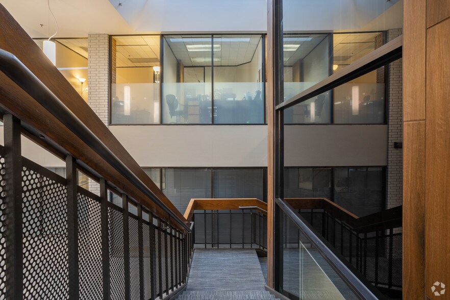 More Photos Of 425 N New Ballas Rd, Creve Coeur Office For Lease