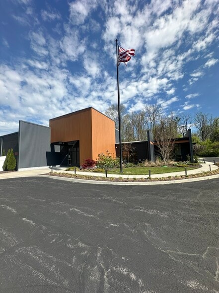 More Photos Of 2200 S Main St, Blacksburg Office For Sale