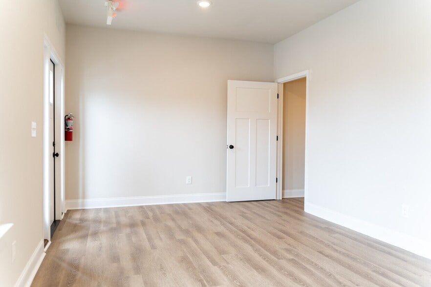 More Photos Of 208 Straight Dr, Anderson Medical For Lease