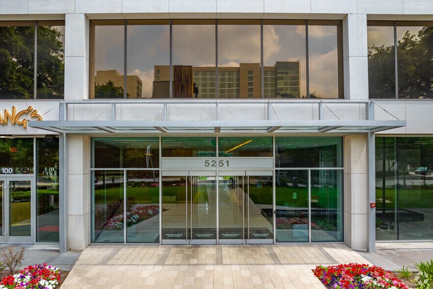 More Photos Of 5251 Westheimer Rd, Houston Unknown For Lease