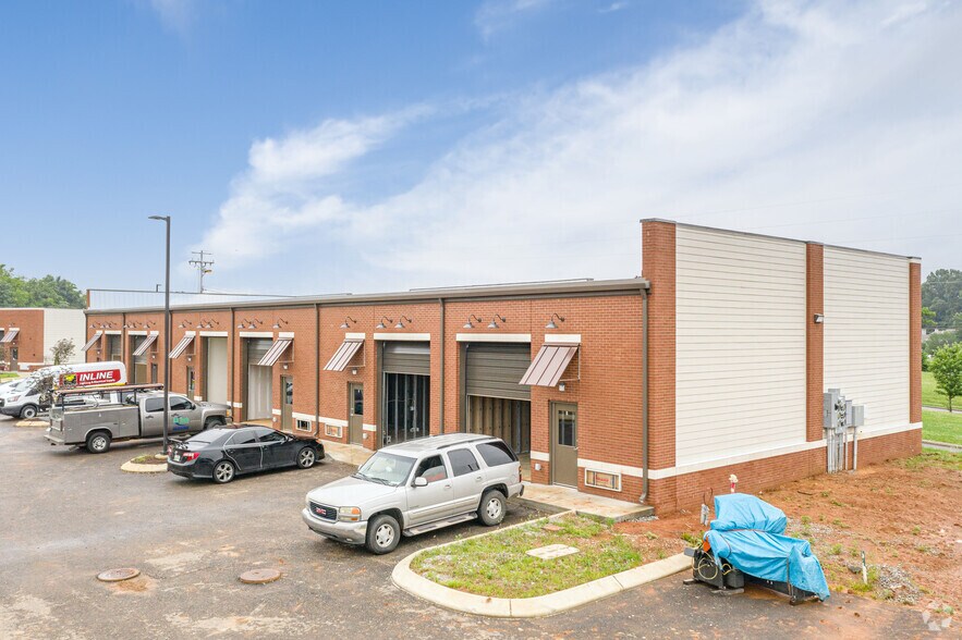 Primary Photo Of 4001 Parkfield Loop, Spring Hill Light Manufacturing For Lease