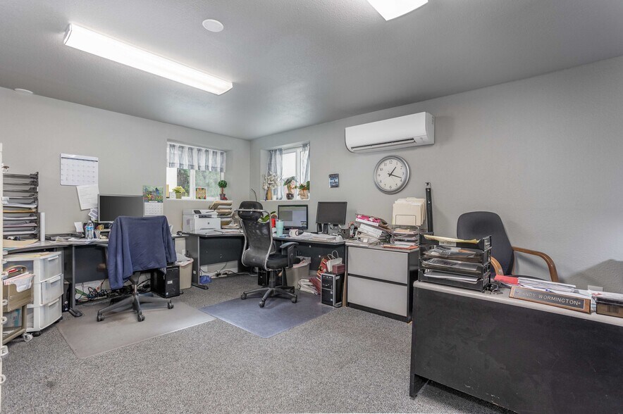 More Photos Of 5428 W Clearwater Ave, Kennewick Storefront Retail Office For Lease