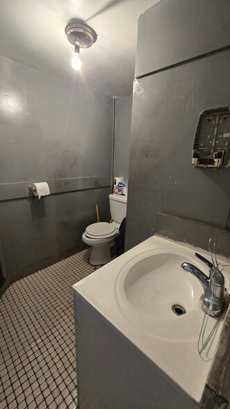 More Photos Of 422 Monroe St, Passaic Auto Repair For Sale