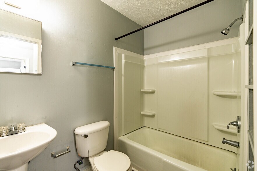 More Photos Of 1351 Avondale Dr, Clarksville Apartments For Sale