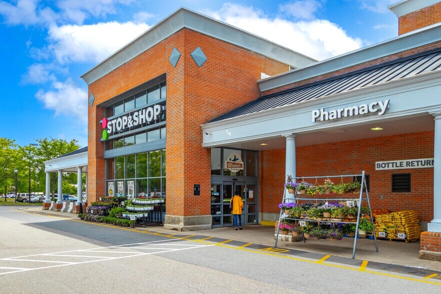 Primary Photo Of 1095 Kennedy Rd, Windsor General Retail For Lease