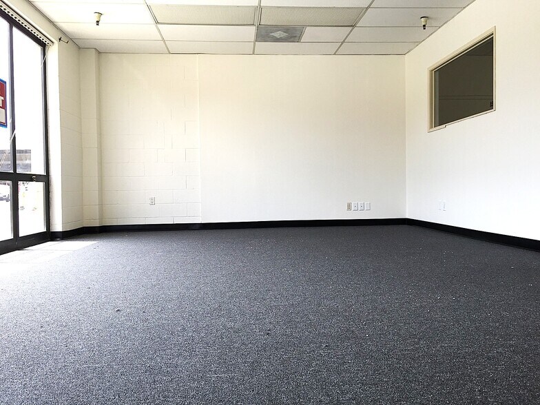 More Photos Of 3486 Kurtz St, San Diego Warehouse For Lease