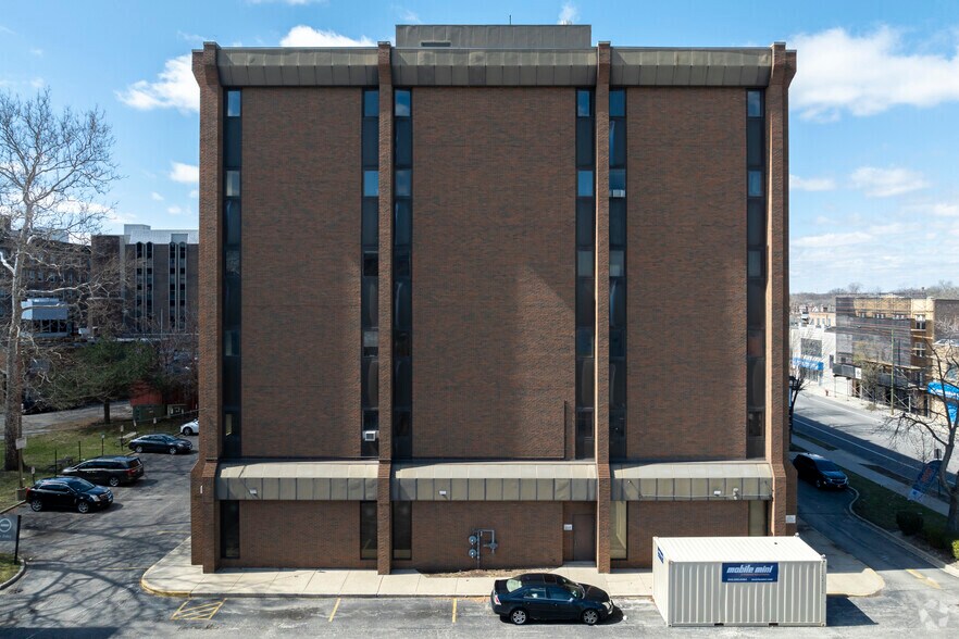 More Photos Of 4909 W Division St, Chicago Medical For Lease
