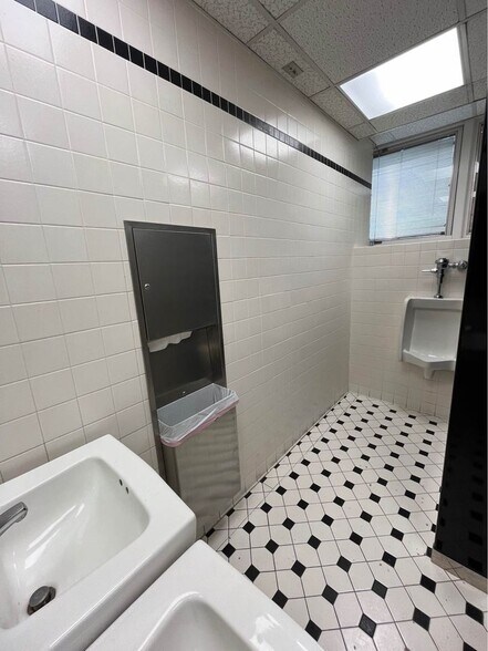 More Photos Of 446-450 Union Blvd, Allentown Medical For Lease