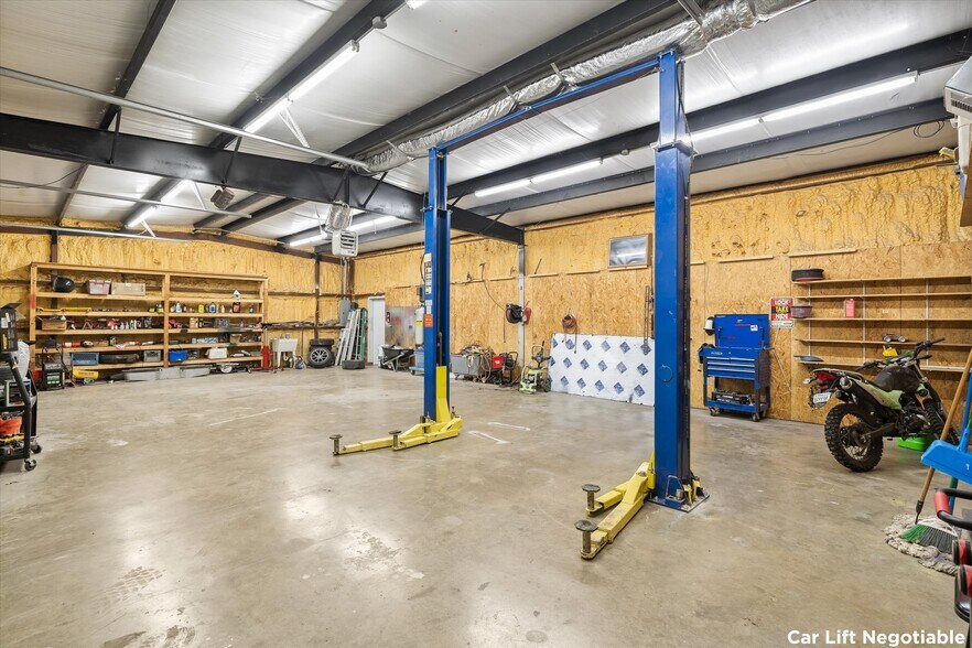 More Photos Of 10015 FM 751, Quinlan Flex For Sale