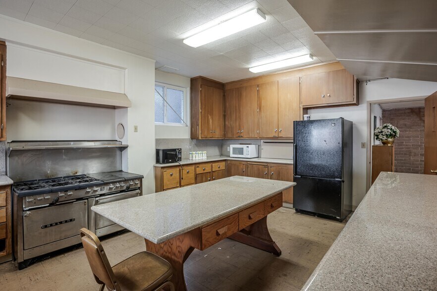 More Photos Of 4677 Tompkins Ave, Oakland Religious Facility For Sale