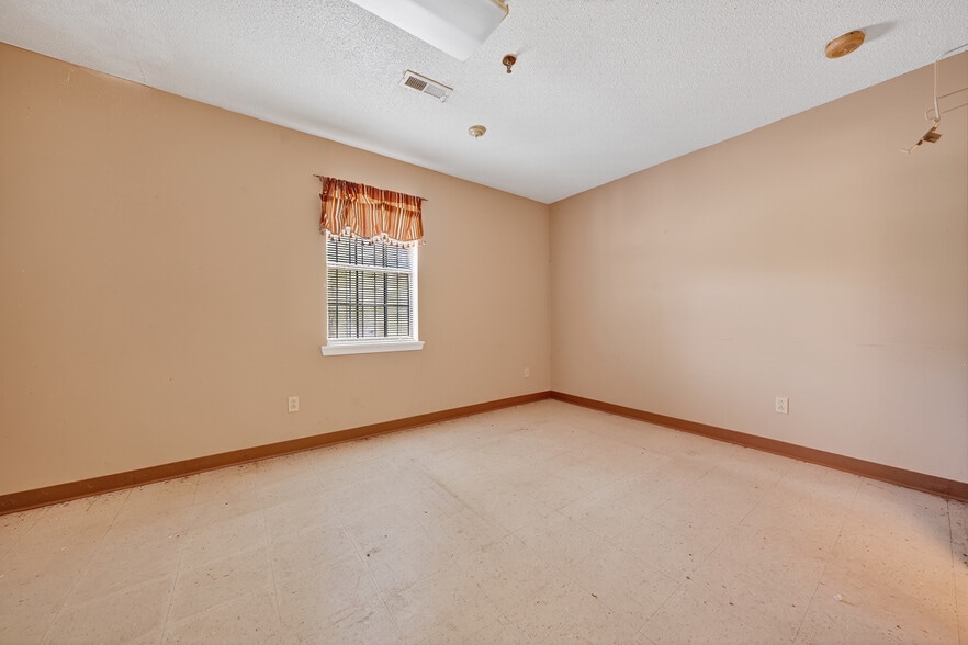 More Photos Of 1324-1325 Highway 195, Jasper Assisted Living For Sale