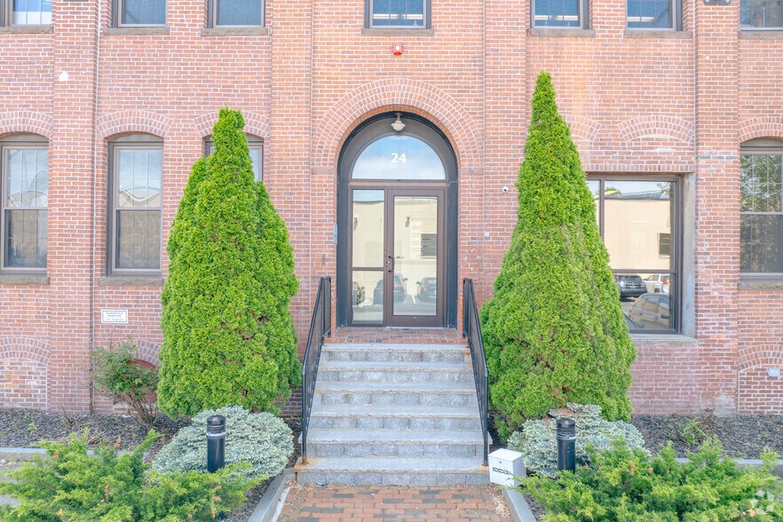 More Photos Of 24 Roland St, Charlestown Loft Creative Space For Lease