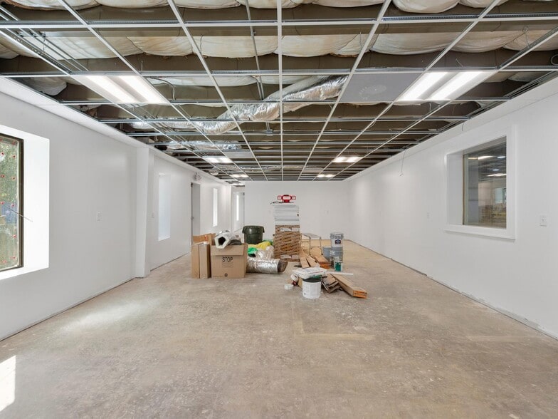 More Photos Of 93 Thompson St, Asheville Manufacturing For Lease