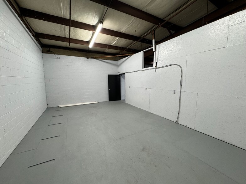 More Photos Of 300 Winona St, Knoxville Distribution For Lease