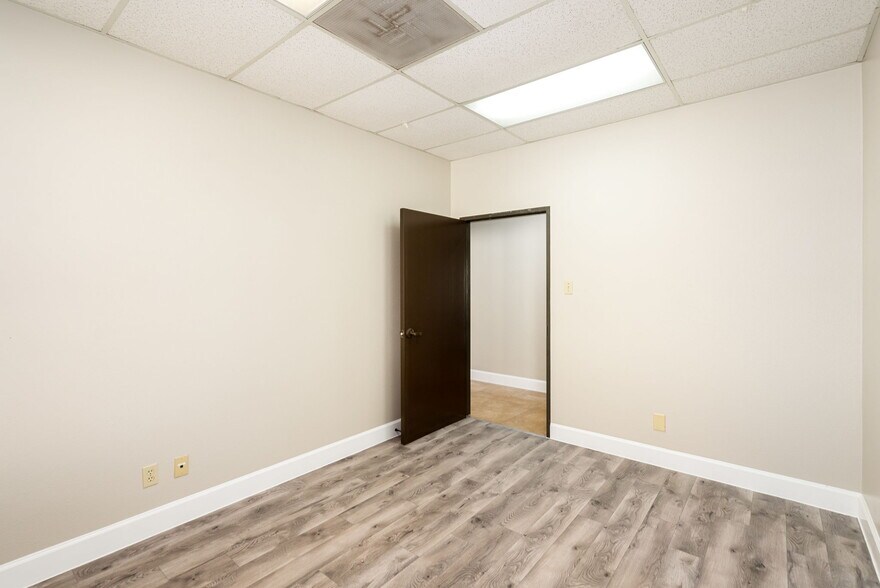 More Photos Of 8627 Cinnamon Creek Dr, San Antonio Medical For Lease