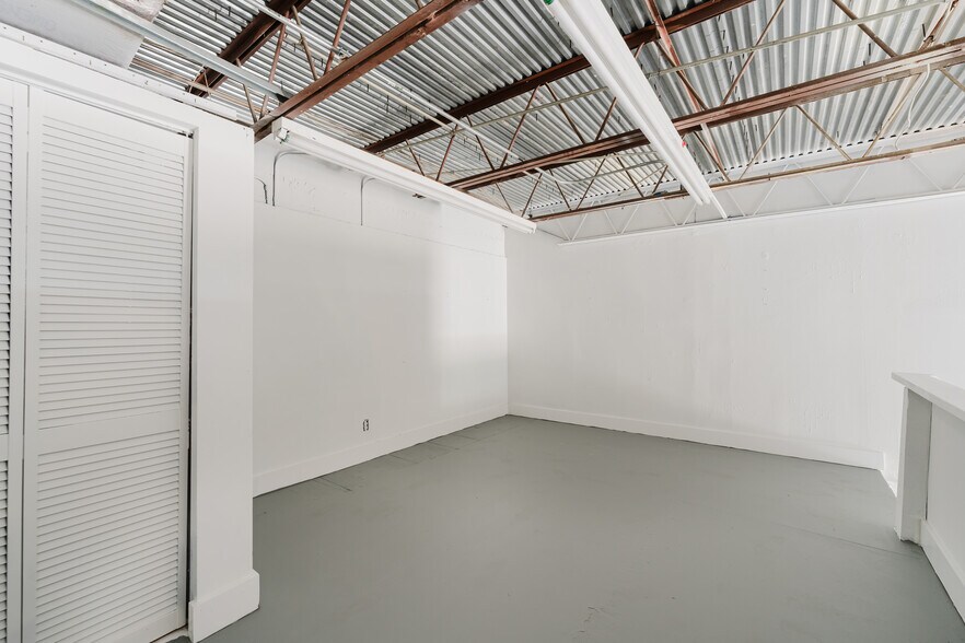 More Photos Of 259 SE 1st Ter, Deerfield Beach Warehouse For Lease