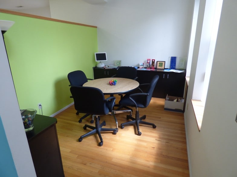 More Photos Of 4501-4509 Laclede Ave, Saint Louis Office For Sale