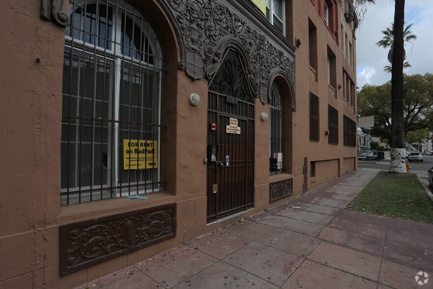 More Photos Of 1209 S Lake St, Los Angeles Apartments For Sale