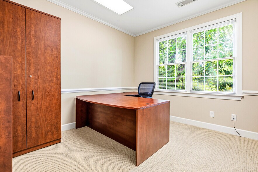 More Photos Of 501 Johnson Ferry Rd, Marietta Office For Sale