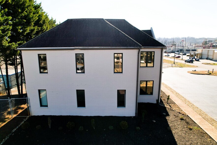 More Photos Of 252 Harry Lane Blvd, Knoxville Office For Sale