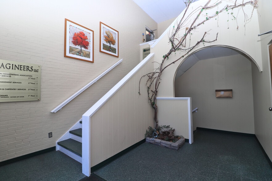 More Photos Of 631-635 Farmington Ave, Hartford Office For Sale