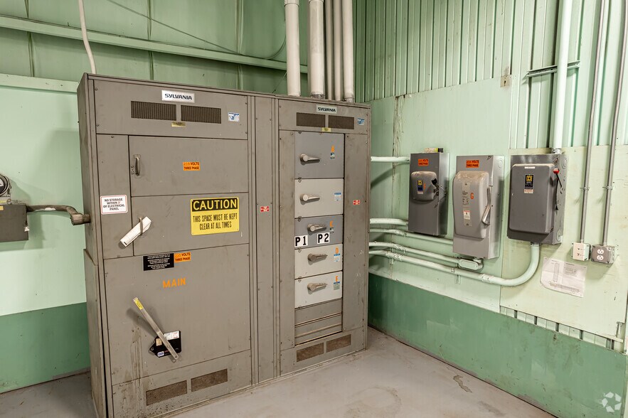 More Photos Of 215 Moody Rd, Enfield Manufacturing For Lease