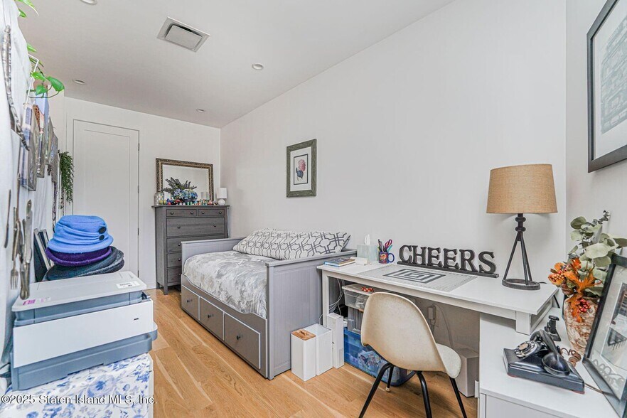 More Photos Of 664 Bay St, Staten Island Office For Sale