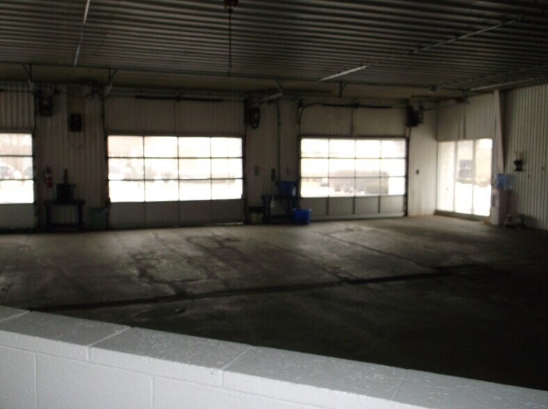 More Photos Of 911 Witzel Ave, Oshkosh Carwash For Lease