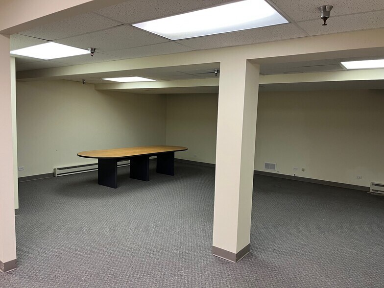 More Photos Of 183 Heritage Dr, Crystal Lake Medical For Sale