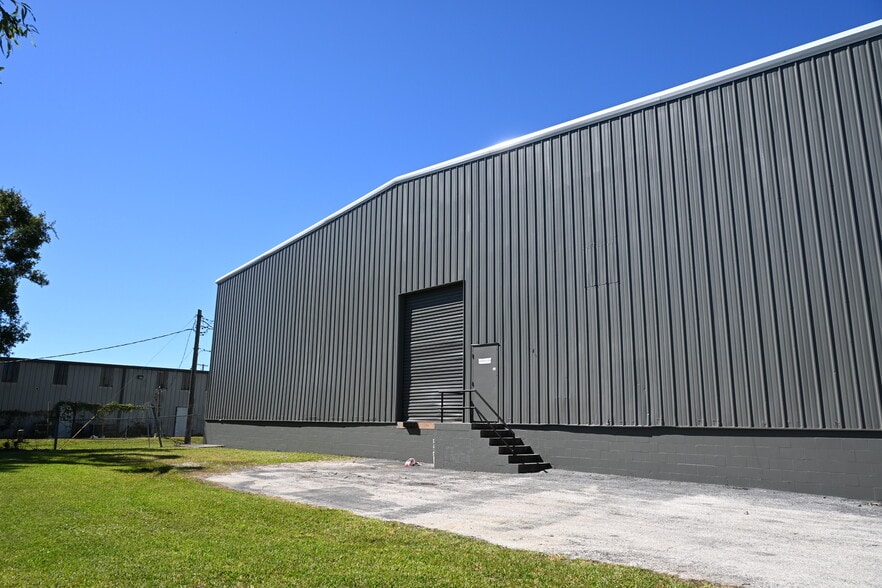 More Photos Of 6211 Anderson Rd, Tampa Warehouse For Lease
