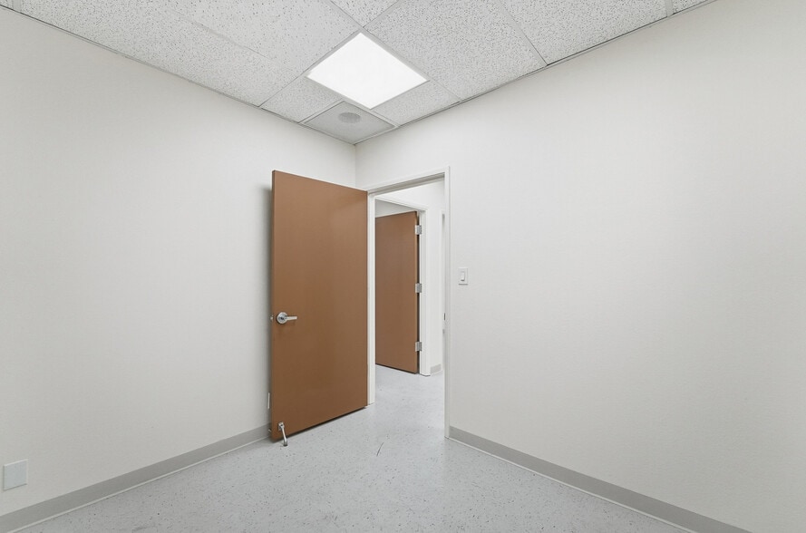 More Photos Of 6006 N El Dorado St, Stockton Office For Sale