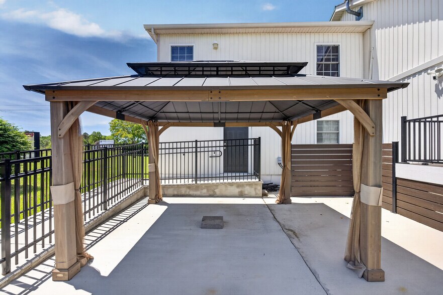 More Photos Of 168 Faulconerville Dr, Amherst Flex For Sale