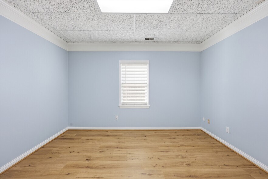 More Photos Of 531 Darby Creek Rd, Lexington Office For Lease