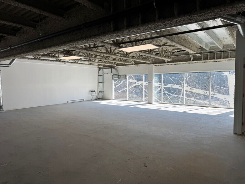 More Photos Of 4899 Vanguard Rd, Richmond Warehouse For Sale