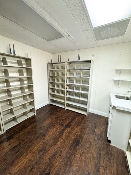 More Photos Of 3630 Almazan Dr, Dallas Medical For Lease