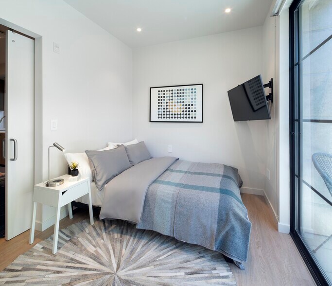 More Photos Of 11649 Mayfield Ave, Los Angeles Apartments For Sale