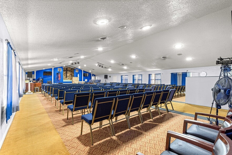 More Photos Of 484 Emerald Rd, Ocala Religious Facility For Sale