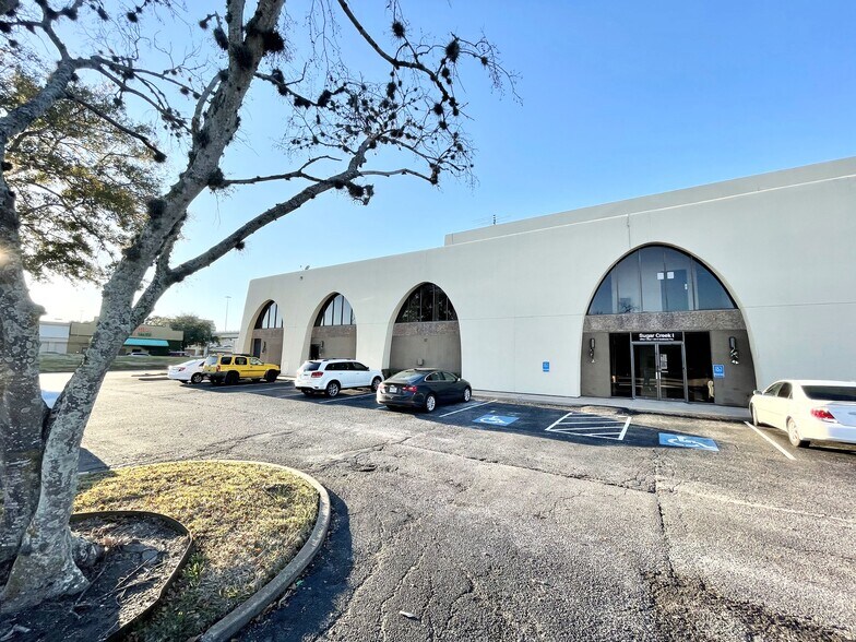 More Photos Of 13515 Southwest Fwy, Sugar Land Office For Lease