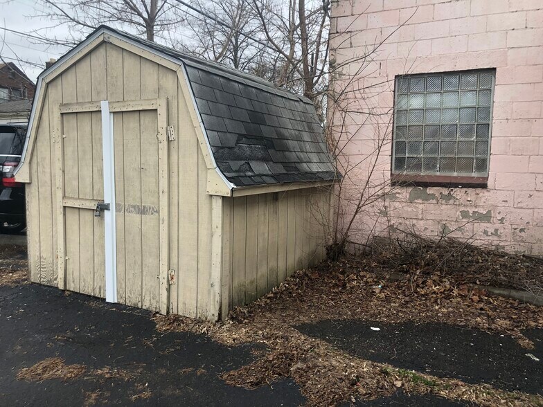 More Photos Of 18735 Ecorse Rd, Allen Park Office For Lease