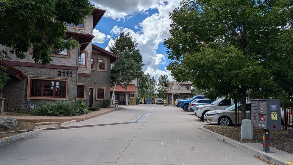 More Photos Of 3111 N Caden Ct, Flagstaff Showroom For Lease