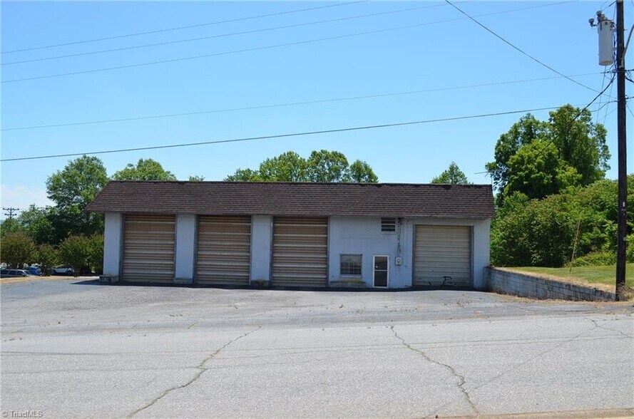 More Photos Of 201 K St, North Wilkesboro Auto Repair For Sale
