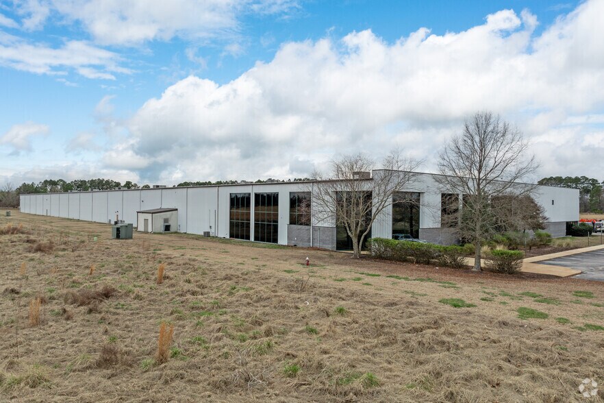 More Photos Of 221 Progress Pky, Franklin Warehouse For Lease