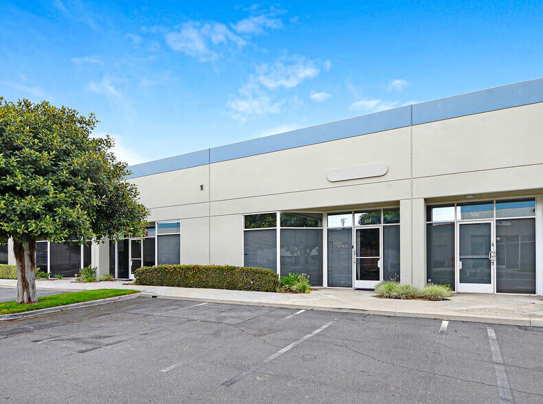 More Photos Of 1265 N Manassero St, Anaheim Warehouse For Sale