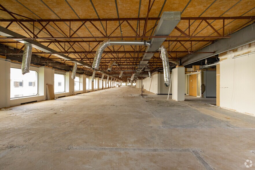 More Photos Of 1 Huntington Quadrangle, Melville Office For Lease