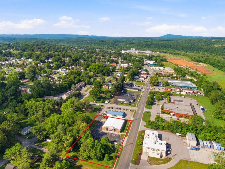 More Photos Of 800 W Main St, Radford Freestanding For Sale