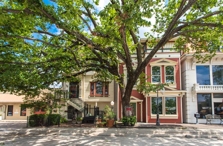 More Photos Of 4821 Broadway St, Addison Office For Sale